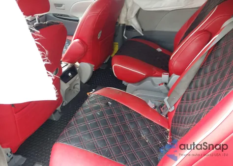 2011 Toyota Sienna Le V6 z USA, uszkodzony, nr VIN 5TDKK3DC1BS125663